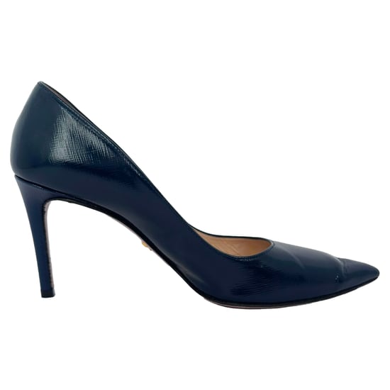 Prada Spetsiga Pumps i Marinblå Lackläder - Image 1