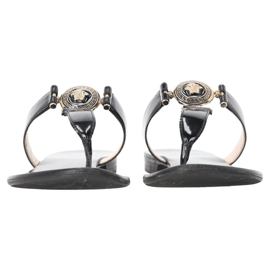 Versace Medusa Logo-Plaque Thong Slide Sandals in Black Leather - Image 4