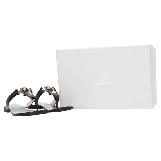 Versace Medusa Logo-Plaque Thong Slide Sandals in Black Leather - Image 5