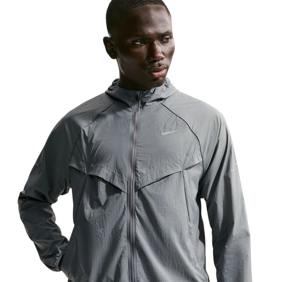 Nike Lichtgewicht herenjack met capuchon van Stride (Rook Grijs) - Image 3