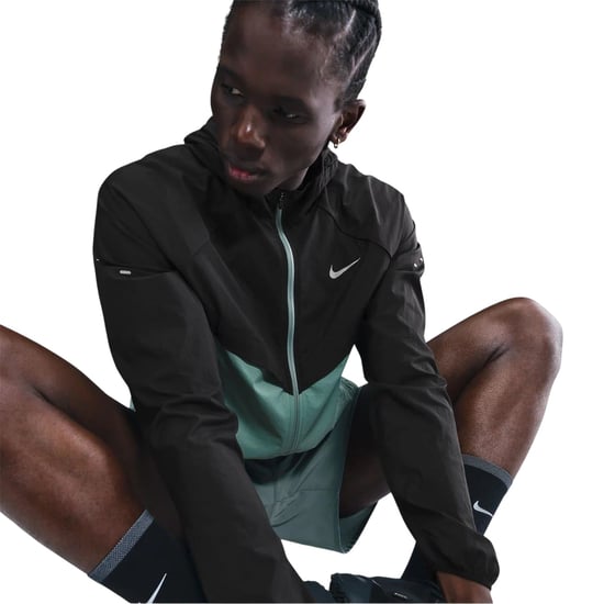 Nike Lichtgewicht herenjack met capuchon van Stride (Kanon/Zwart) - Image 3