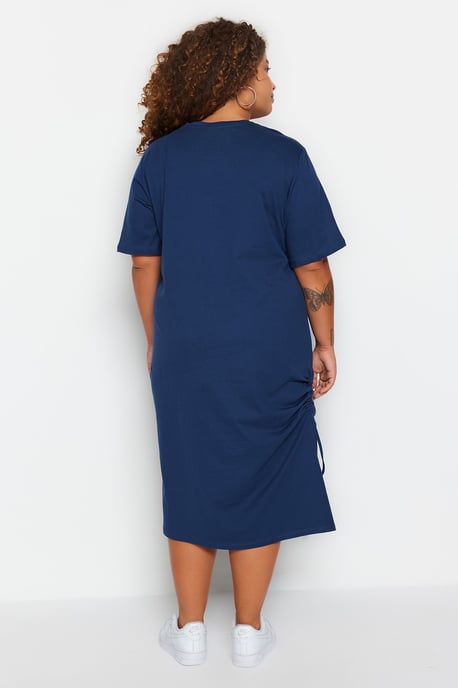 Curve damesjurken in donkerblauw, effen kleur, midi-lengte, casual en relaxed, plus size. - Image 5