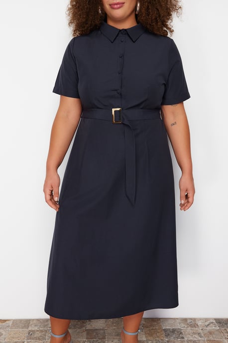 Curve damesjurken in donkerblauw, unifarben, midi-lengte, casual en aansluitend, plus size. - Image 4