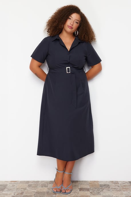 Curve damesjurken in donkerblauw, unifarben, midi-lengte, casual en aansluitend, plus size. - Image 6