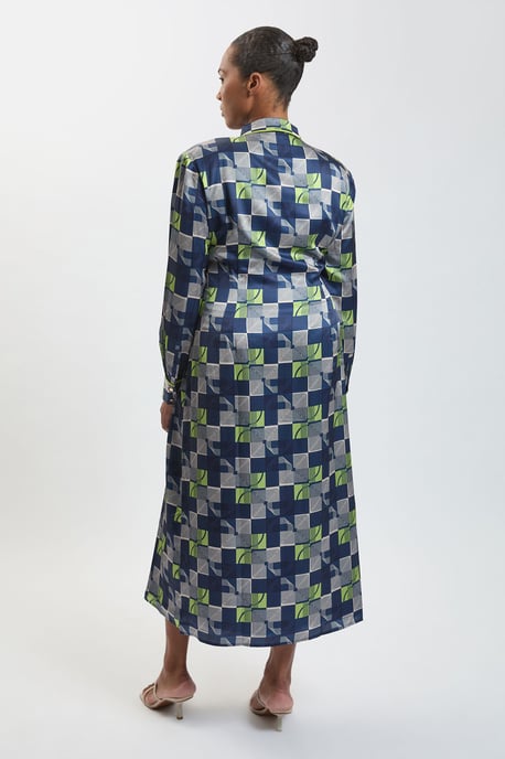 Plus Size Geo Print Hammered Satin Tie Waist Woven Midi Dress - Image 3