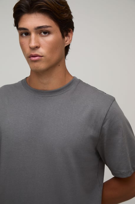 Regular Fit T-Shirt and Short Set - Image 3