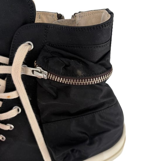 Rick Owens höga sneakers med dragkedja och fickor i svart canvas - Image 4