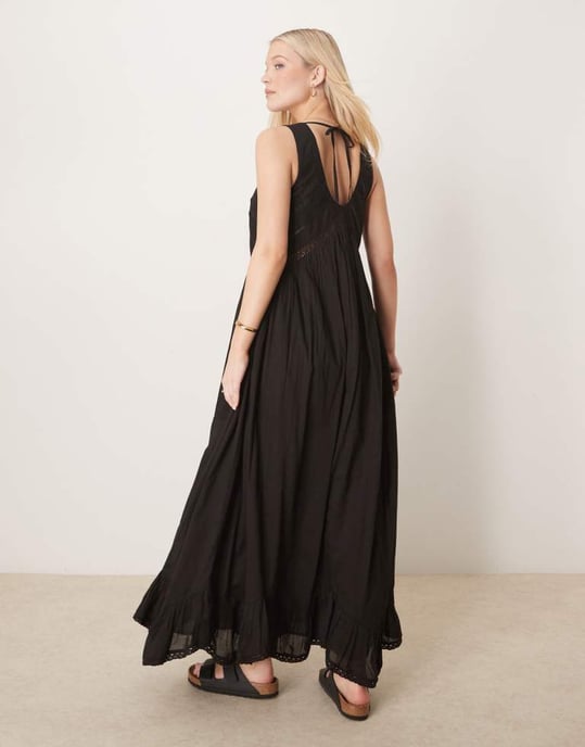 ASOS DESIGN handkerchiefsöm maxiklänning med rundad hals i svart - Image 3