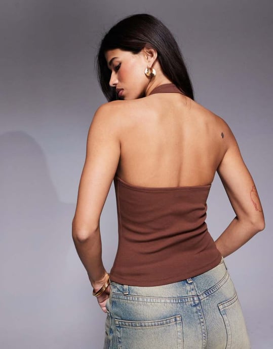 ASOS DESIGN ponte strukturerad haltertop med krok och öga i choklad - Image 4