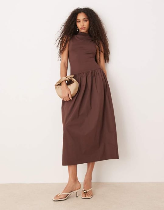 ASOS DESIGN maxiklänning med vuxen på halsen och poplinblandad kjol i brunt - Image 1