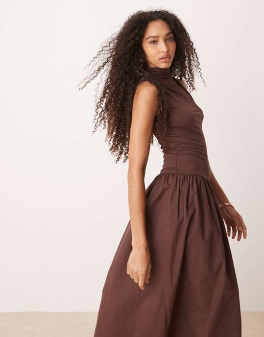 ASOS DESIGN maxiklänning med vuxen på halsen och poplinblandad kjol i brunt - Image 3