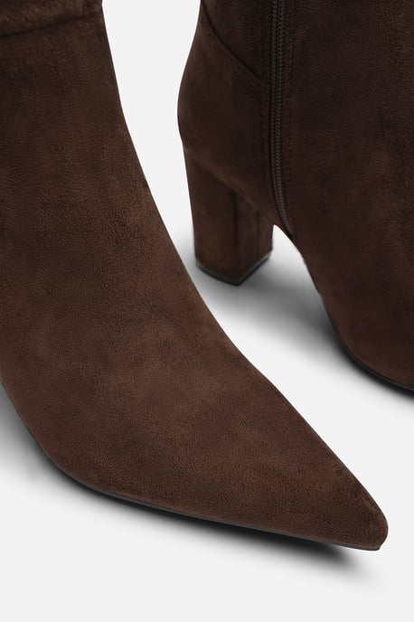 Wheres That From Womens Georgina Stretch Suede Knee High Pointed Boots - Image 4