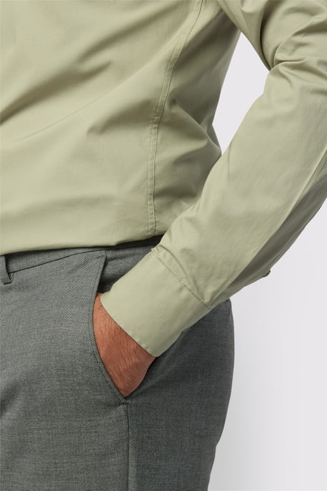 Long Sleeve Forward Point Collar Tailored Formal Shirt in Pale Green - Image 2