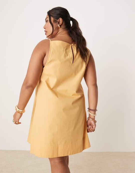 ASOS DESIGN Curve snedhals formlös mini i gyllene sand - Image 4