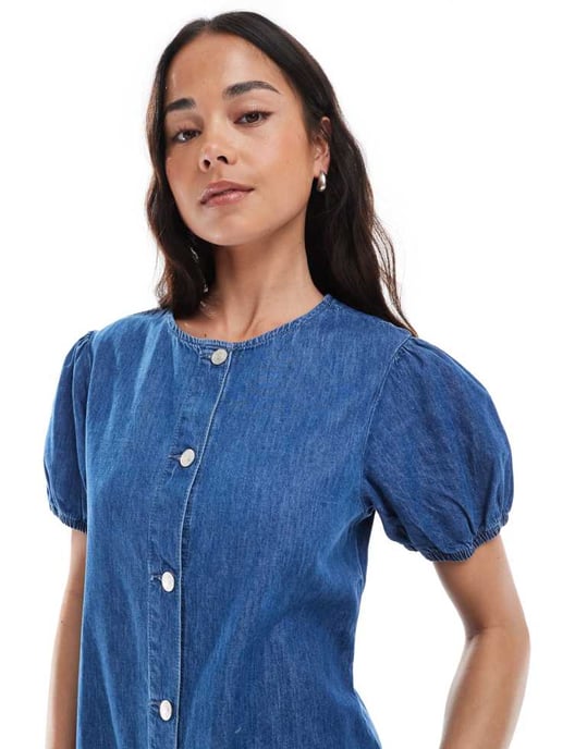 ASOS DESIGN denim miniklänning med puffärm och broderad kant i mellanblå - Image 3