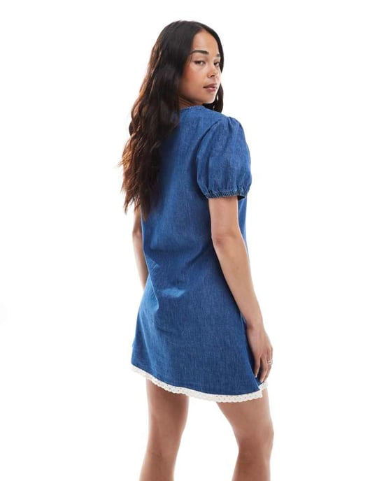 ASOS DESIGN denim miniklänning med puffärm och broderad kant i mellanblå - Image 4