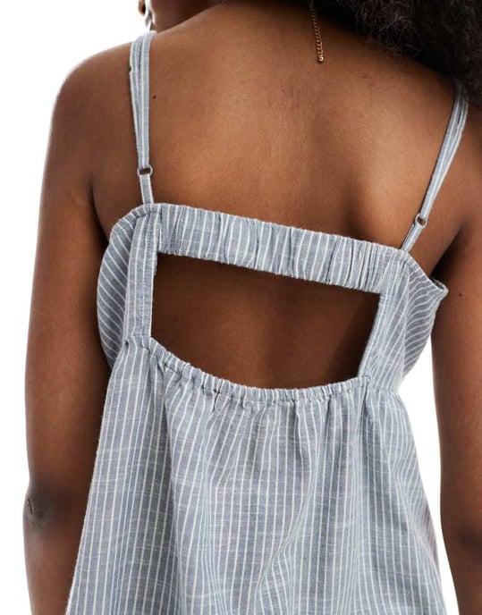 Pieces rynkig svävande cami mini klänning i blå rand - Image 2