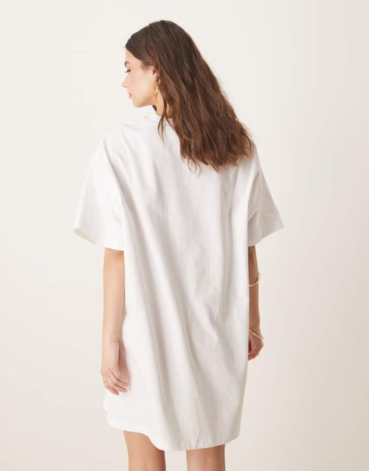 ASOS DESIGN oversized t-shirt miniklänning med jordgubbsprint - Image 3