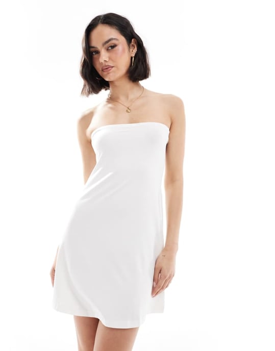 ASOS DESIGN bandeau mini svingklänning i vit - Image 1
