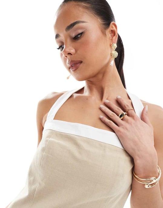 4th & Reckless linen look contrast edge halterneck mini dress in beige - Image 4