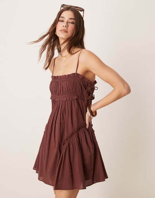 ASOS DESIGN babydoll-miniklänning med volang i choklad - Image 1