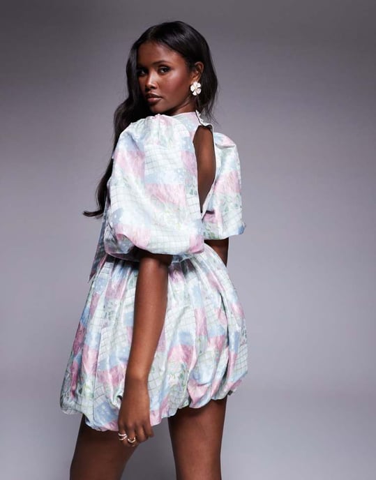 ASOS LUXE jacquard puffärmad mini klänning med båge i flerfärgad lapptäckstryck - Image 2