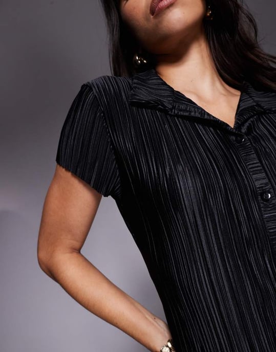 ASOS DESIGN plisserad kortärmad skjortklänning i svart - Image 4