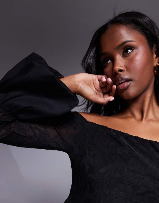 ASOS DESIGN mini bardotklänning i devore med kontrasterande puffärmar i svart - Image 3