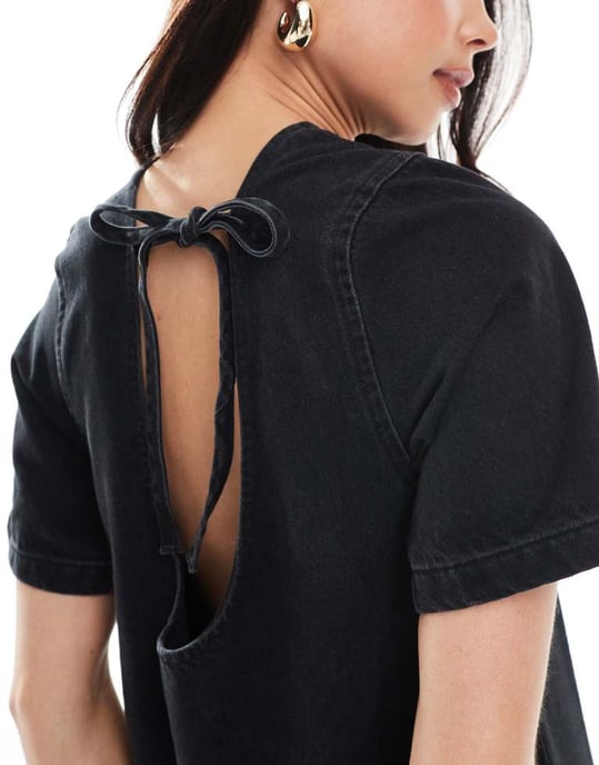ASOS DESIGN denim t-shirt midiklänning med sänkt midja i svart - Image 4