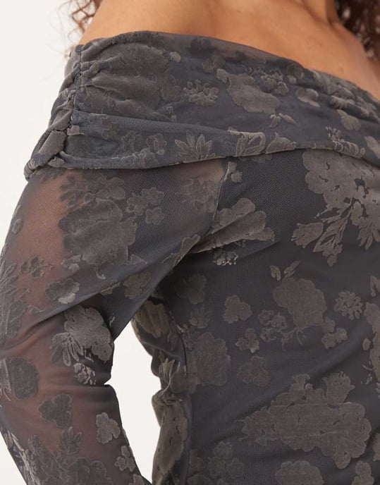 ASOS DESIGN off shoulder flockad bardot mini klänning i petrolblå - Image 4