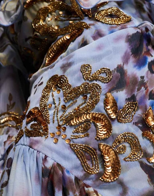 ASOS LUXE organza- och chiffontryckt asymmetrisk miniklänning med dekoration i blått västerländskt blommönster - Image 4