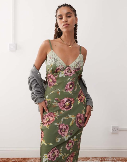 Återvunnen vintage maxi camiklänning i mörkgrön blommönster - Image 1