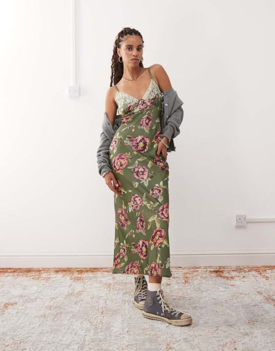 Återvunnen vintage maxi camiklänning i mörkgrön blommönster - Image 2