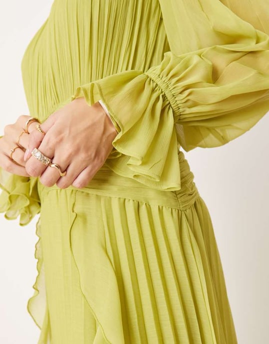 ASOS DESIGN hög nacke rynkad bälte detalj maxiklänning i limegrön - Image 4