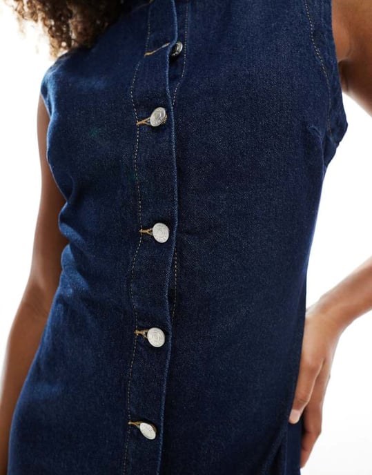 ASOS DESIGN rundhalsad denim maxiklänning med knappframsida i indigo - Image 3