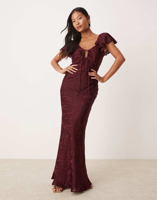 ASOS DESIGN Petite fladderärm burnout maxiklänning i aubergine - Image 3