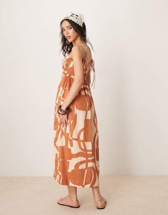 ASOS DESIGN rynkad byst bomullssatin maxiklänning i abstrakt mönster - Image 3
