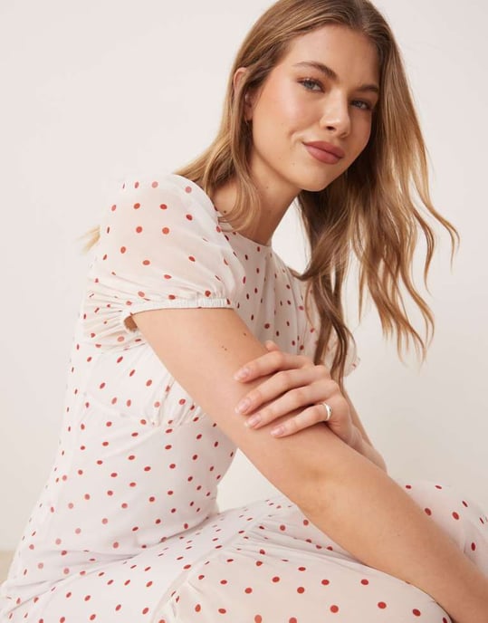 ASOS DESIGN puffärmad midiklänning i prickigt mönster - Image 4