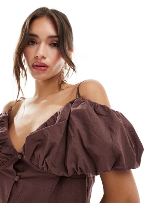 ASOS DESIGN bardotärmad knäppning midi-klänning med överdimensionerad kjol i choklad - Image 2