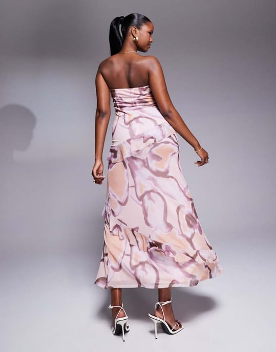 ASOS DESIGN bandeau midi-klänning med volangdetaljer i tryckt mesh - Image 4