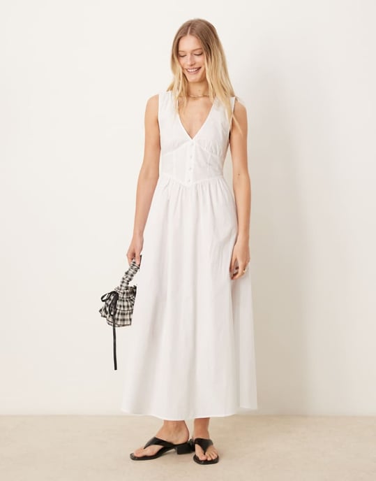 ASOS DESIGN v-ringad midiklänning med midjeband och knappar i off white - Image 1