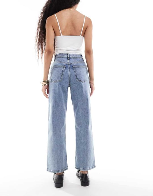 Miss Selfridge Petite raka jeans i medtvätt - Image 2