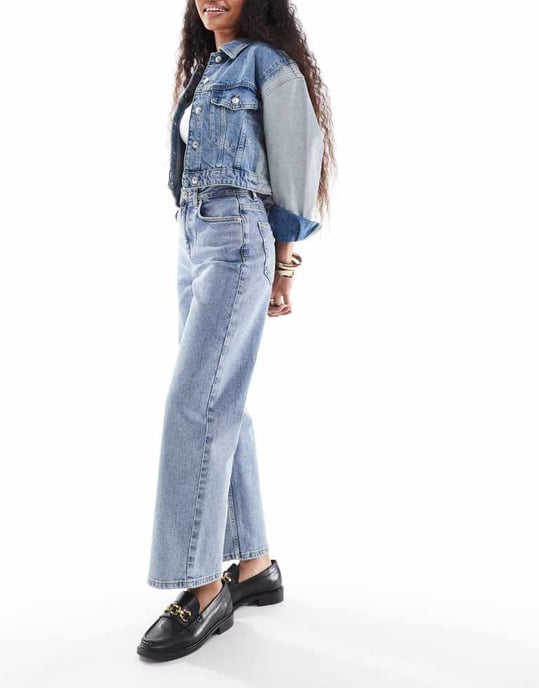 Miss Selfridge Petite raka jeans i medtvätt - Image 3