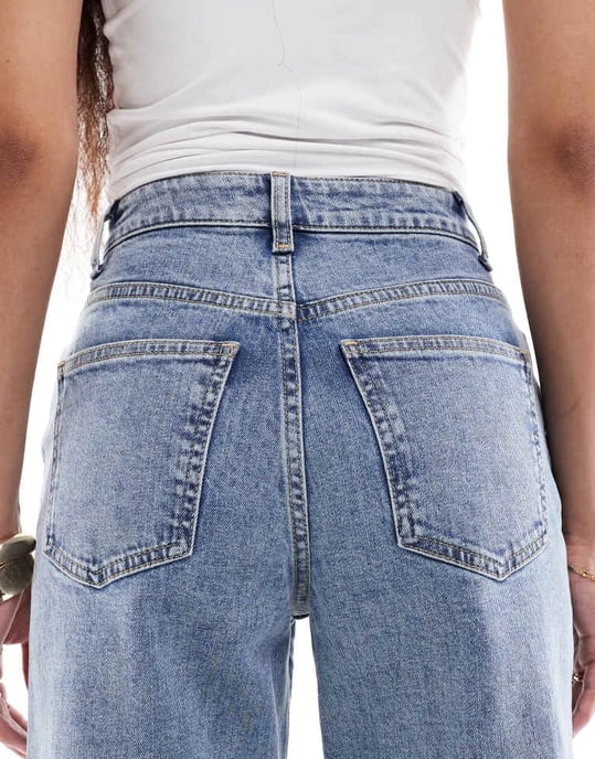 Miss Selfridge Petite raka jeans i medtvätt - Image 4