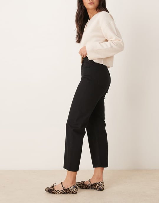 ASOS DESIGN cropped raka jeans i svart - Image 2