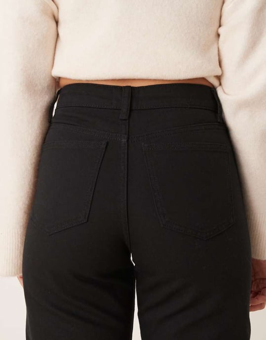 ASOS DESIGN cropped raka jeans i svart - Image 4