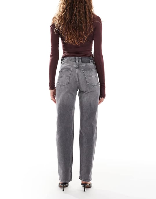 Tommy Jeans Layla slim straight jeans in washed black - Image 2
