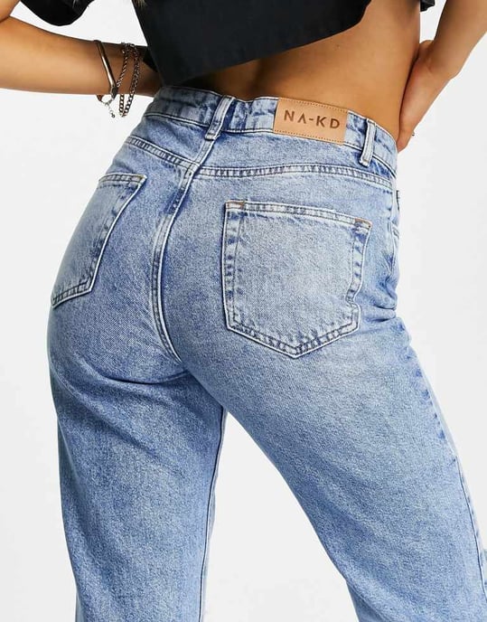 NA-KD hög midja raka förstörda knäjeans i ljusblå - Image 3