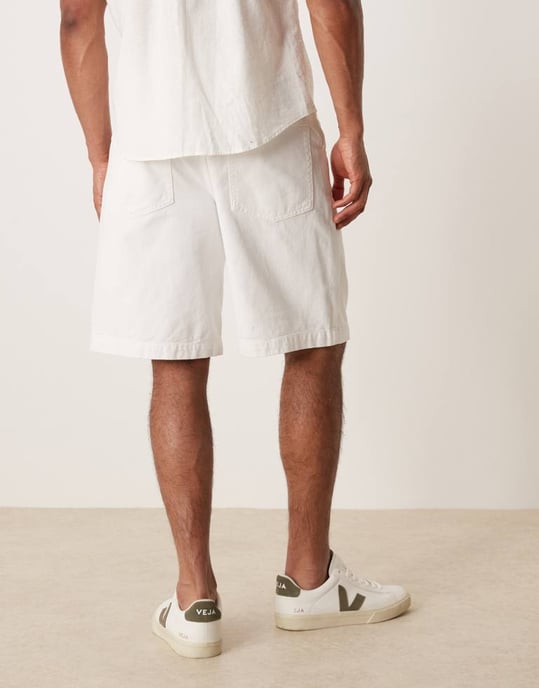 ASOS DESIGN lång längd denimjorts med spetsade veck i vitt - Image 4