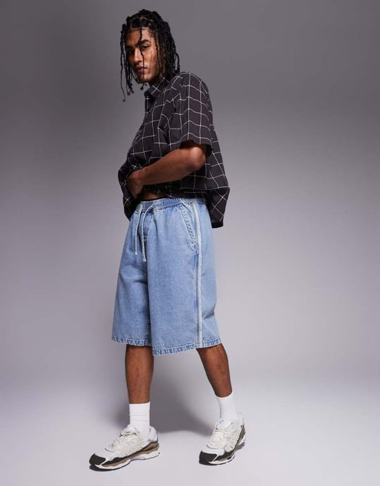 ASOS DESIGN denimshorts med sidostrand i ljusblå tvätt, längre längd - Image 3
